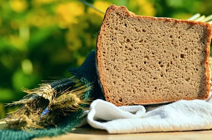 Rye bread may increase breast cancer risk while oatmeal reduces risk